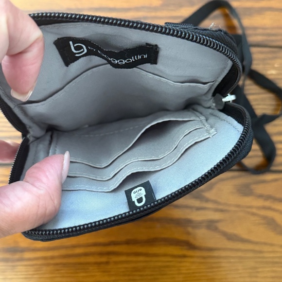 Baggallini Black RFID Mini Crossbody Bag EUC - Picture 3 of 4